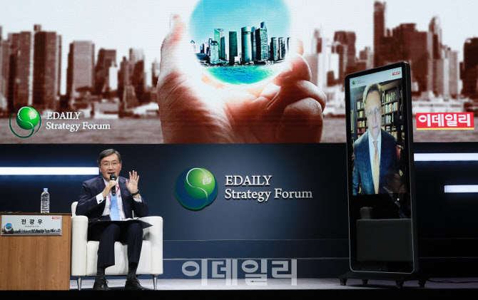 제12회 이데일리 , '대담하는 전광우-레오 틸먼'                                                                                                                                           