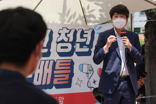 이준석 "尹 장모 판결 존중…국민들 판단할 것" - Vimarsana News