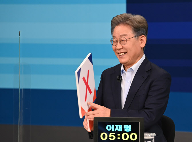 "이재명, 정색하고 '바지 내릴까'...본선이었으면 폭망" - Vimarsana News