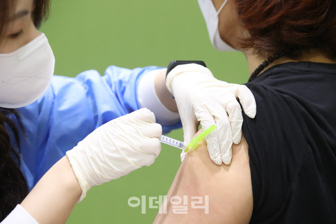 신규 확진자 746명…이스라엘과 화이자 '스와프' 협의(종합) - Vimarsana News