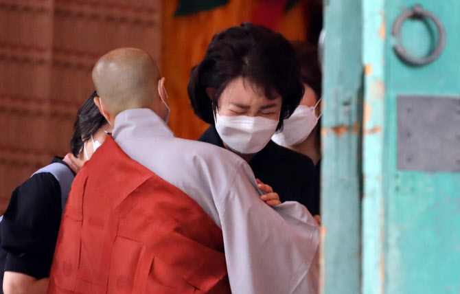 故 박원순 1주기 추모제…유족·지지자 모여 '눈물' - Vimarsana News