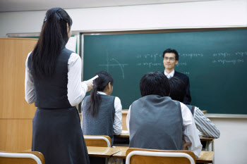 중등교사 되기 어려워진다…교육대학원 교원양성 폐지