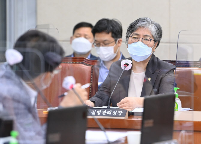 55~59세 예약 오늘 20시 재개…50~54세, '분산 예약' 도입 - Vimarsana News