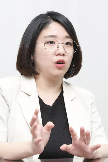 ‘아이 안고 출근’ 용혜인 “‘엄마도 정치 한다’ 보여주고 싶어”