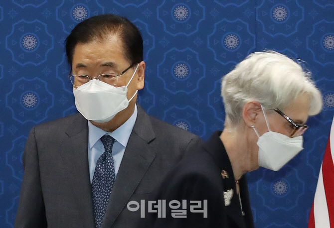 웬디 셔먼 美 국무부 부장관 만난 정의용 외교부 장관                                                                                                                                                