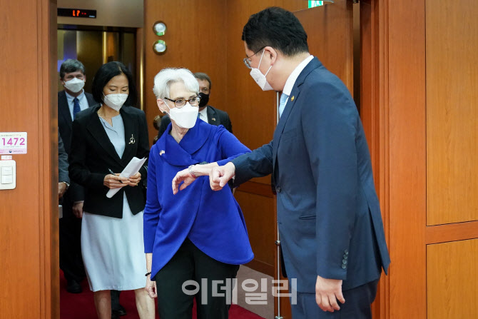 반도체·5G 논의한 한·미…"최고 수준의 기술표준 보장해야" - Vimarsana News