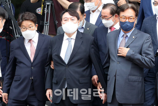 윤석열 캠프, 정무특보 이학재·총괄부실장에 신지호(종합) - Vimarsana News