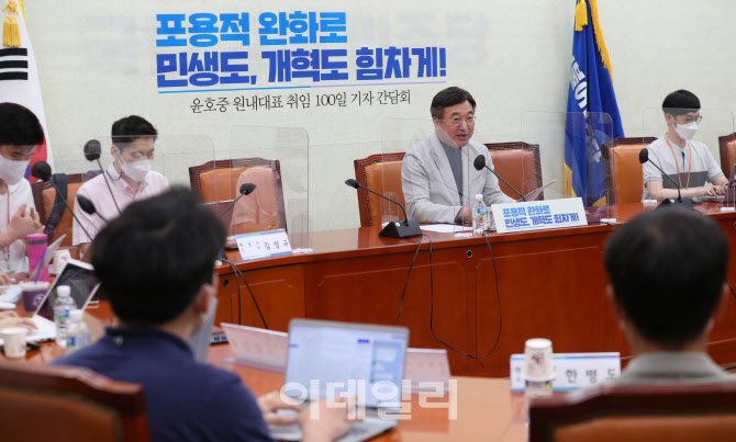 취임 100일 기자간담회 하는 윤호중 더불어민주당 원내대표                                                                                                                                           