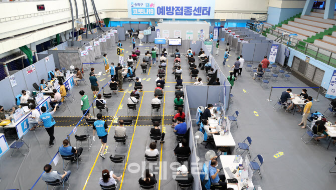 오늘부터 55~59세 백신 접종 시작...50대 600만명 접종 시작                                                                                                                                          