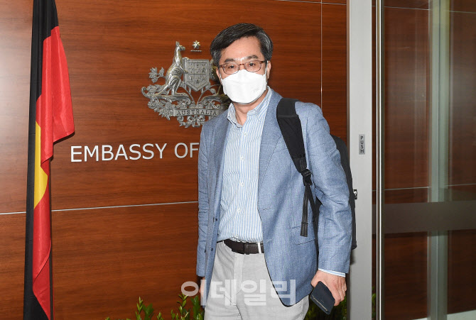 '캐서린 레이퍼 주한 호주 대사 만난 김동연'                                                                                                                                              