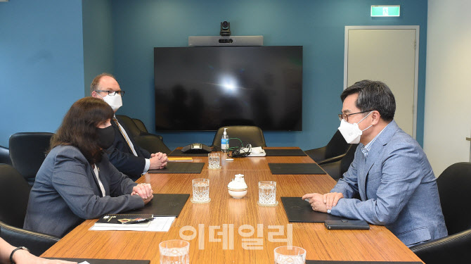 김동연-캐서린 레이퍼, '글로벌 이슈 논의'                                                                                                                                                