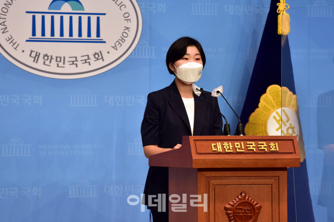 기본소득 선거기획단 양대선거 관련 입장 발표하는 신지혜                                                                                                                                            