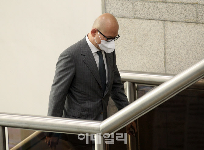  1심 선고 공판 출석하는 이해욱 회장                                                                                                                                                               