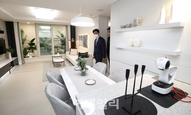 위례 공공분양 3-3A 블럭 59D형 모델하우스 살펴보는 노형욱 국토부 장관                                                                                                                              