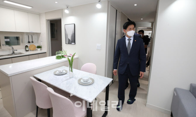 과천지식정보타운 신혼희망타운 모델하우스 살펴보는 노형욱 국토부 장관                                                                                                                              