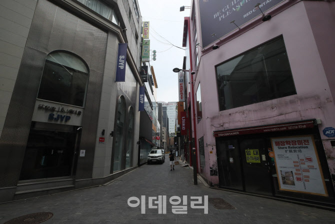 코로나19 여파 명동의 공실률 43.3%                                                                                                                                                                 