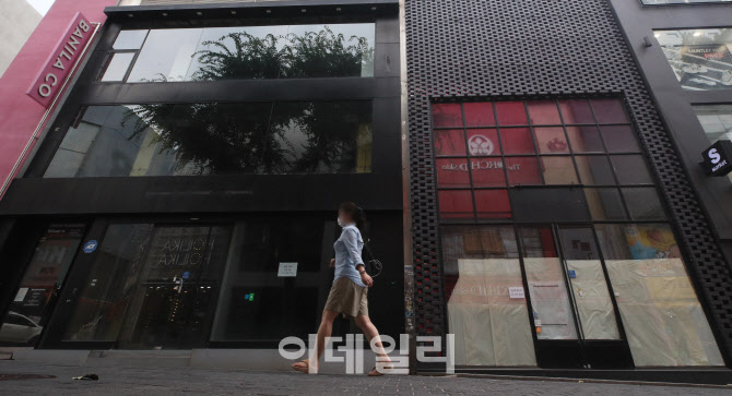 뚝 끊긴 발길, 공실 늘어나는 명동                                                                                                                                                                  