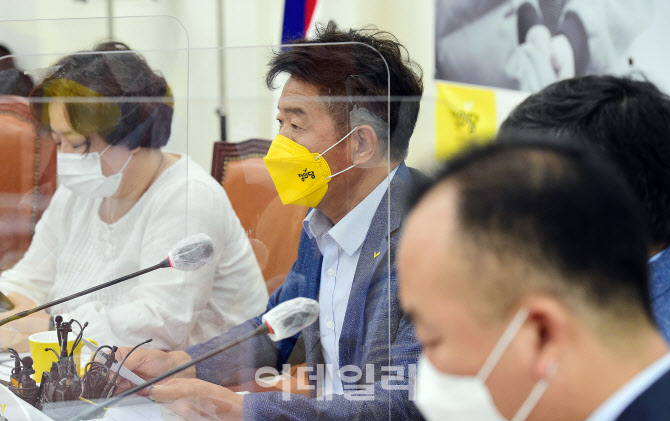 대표단 회의 주재하는 여영국 정의당 대표                                                                                                                                                           