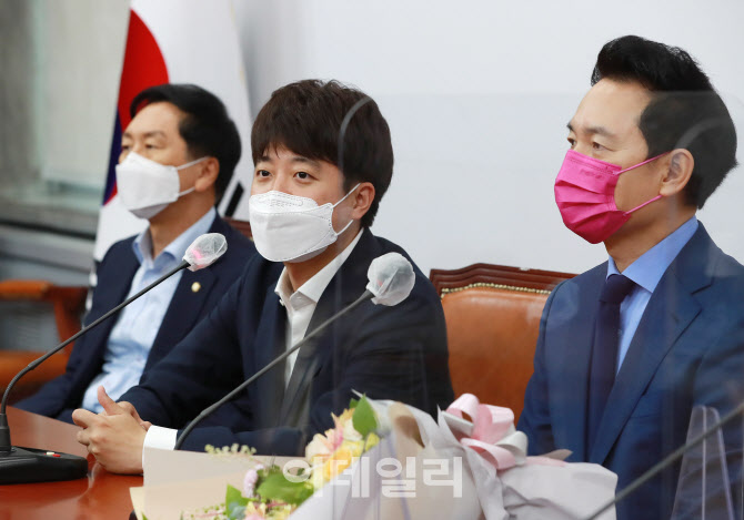 장성민 국민의힘 입당식에서 발언하는 이준석 대표                                                                                                                                                   