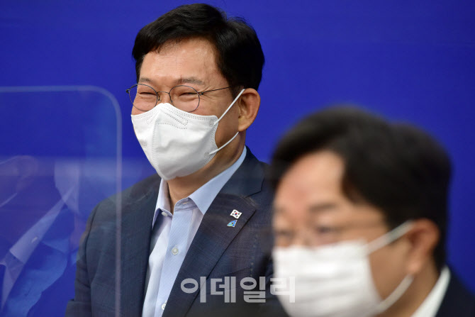 윤석열 비판 발언에 미소짓는 송영길 대표                                                                                                                                                           