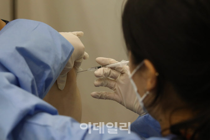 코로나19 백신 접종 40% 임박                                                                                                                                                                       