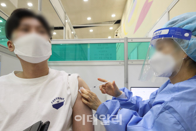 코로나19 백신 접종 40% 임박                                                                                                                                                                       