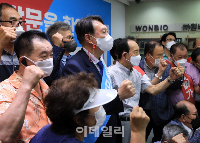 윤석열, 국민의힘 당원들과 함께                                                                                                                                                                    