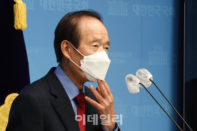 '망국 7적/3적' 공표 기자회견하는 장기표                                                                                                                                                 