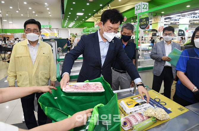 장보는 송영길 더불어민주당 대표                                                                                                                                                                   