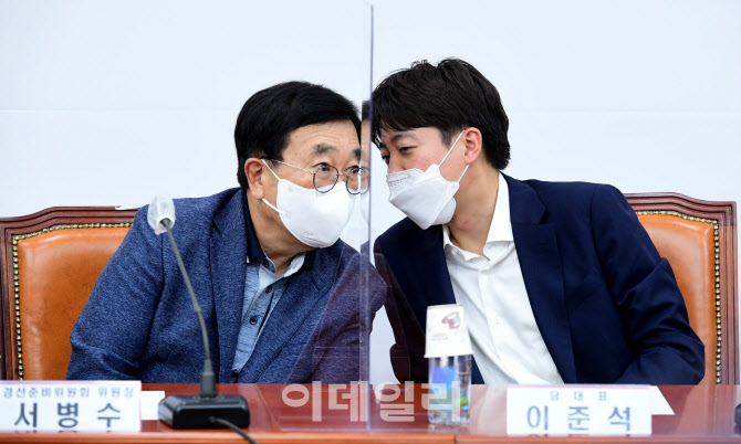 이야기 나누는 이준석-서병수                                                                                                                                                                       