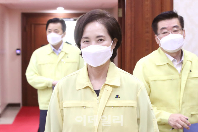 중대본 회의 참석하는 유은혜 부총리                                                                                                                                                                