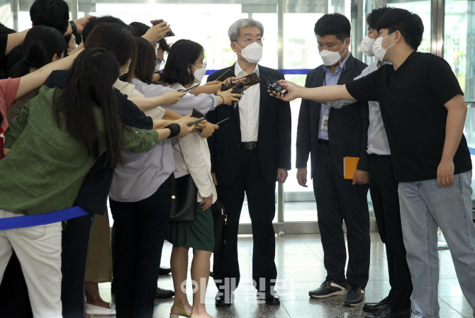  고승범 금융위원장 내정자 출근길                                                                                                                                                                  