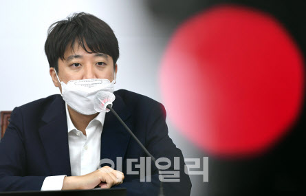 尹과 '보이콧' 진실공방'…시험대 오른 이준석 리더십(종합) - Vimarsana News