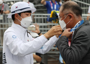 정의선, 억대 포상금에 車까지…안산 "회장님 '굿럭' 응원 덕"