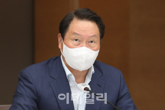 최태원 상의회장 "R&D·인프라·인재양성 등 정부 전폭 지원 필요" - Vimarsana News