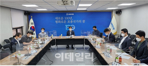 與, 대선후보 정책 통합 시동…'행정수도·첨단산업 육성' 등 공감 - Vimarsana News