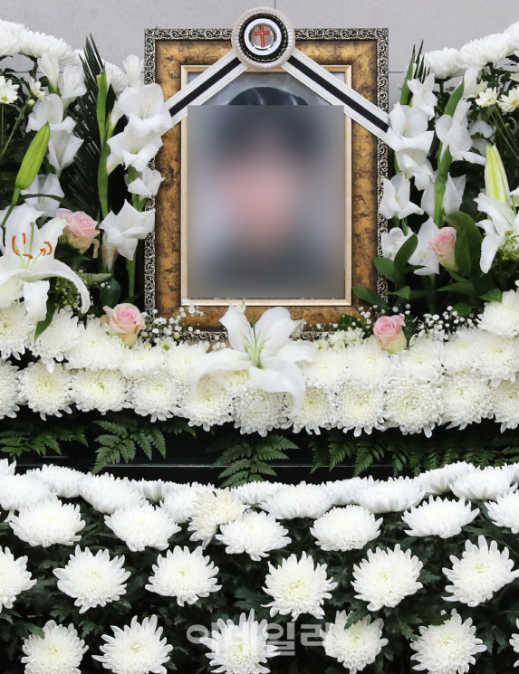 성추행 피해 사망사건 '부실수사' 공군경찰, 법적 책임 면할 듯…유족 '반발' - Vimarsana News