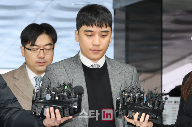 '위대한 승츠비'에서 '법정구속'까지…승리의 몰락 - Vimarsana News