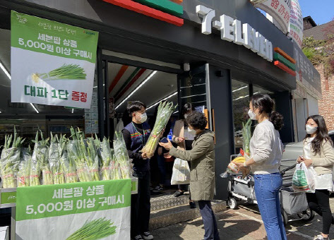 "마트보다 가성비 갑"..알뜰한 50대 주부 편의점서 장본다 - Vimarsana News