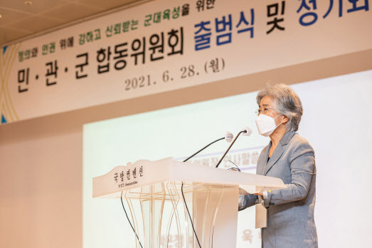 軍간부에 '변화' 호소한 민관군 합동위원장…국민엔 "질타말고 軍도와야" - Vimarsana News