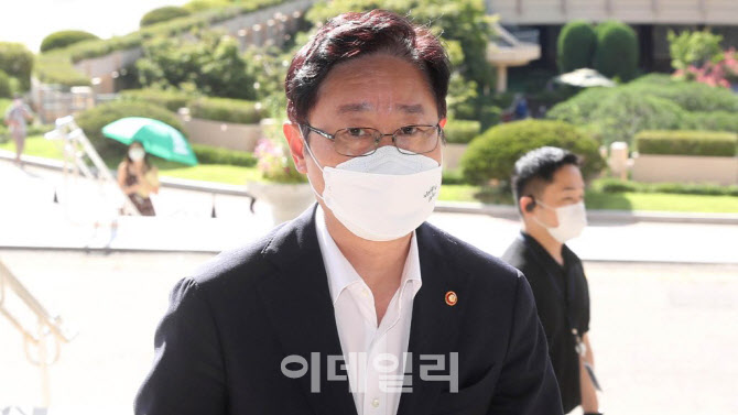 박범계·이재용 '취업제한 해제' 딜레마 - Vimarsana News