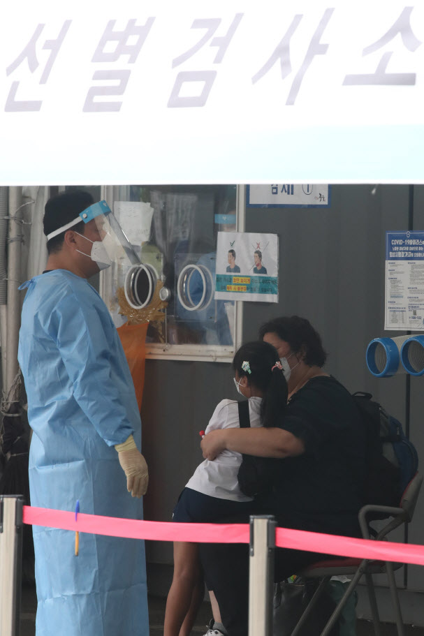 토요일에도 서울 확진자 500명 육박…사망자 4명 추가 - Vimarsana News