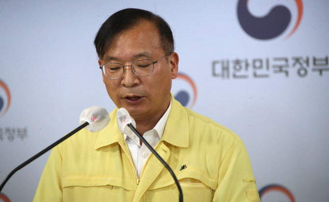 반토막→항의→재통보, '우여곡절' 끝 모더나 701만회분 받아와 - Vimarsana News