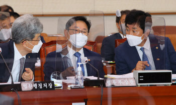 박범계 "이재용 가석방, 文과 협의 사항 아냐"