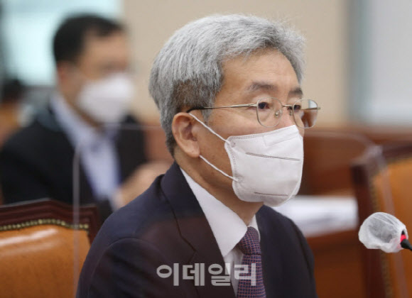 고승범 "가계부채 최우선…DSR 단계적 시행 재검토"(종합) - Vimarsana News