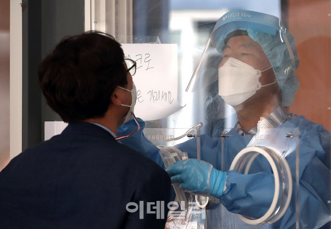 사업장·다중시설·학교 등 모든 곳서 집단감염, 경로 조사중 '33.1%' - Vimarsana News