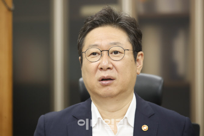 [단독]황희 장관 "이건희기증관 최적지는 송현동"[만났습니다] - Vimarsana News