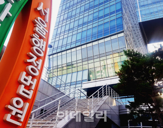 法 "외국서 레지던트 수료해도…국내 전문의 자격 있다" - Vimarsana News