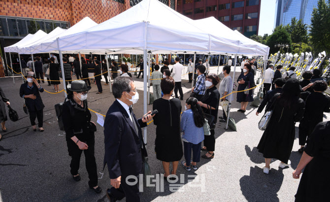 고 조용기 목사 조문하는 신도들                                                                                                                                                                    