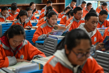 중국 사교육 정조준에…4000명 학원 강사 일자리 잃는다